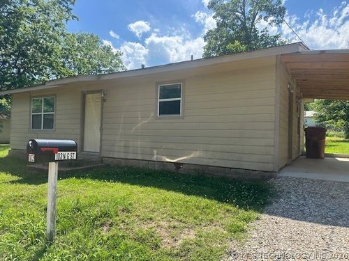 103 N G St, Hugo, OK, 74743-3019 | Card Image