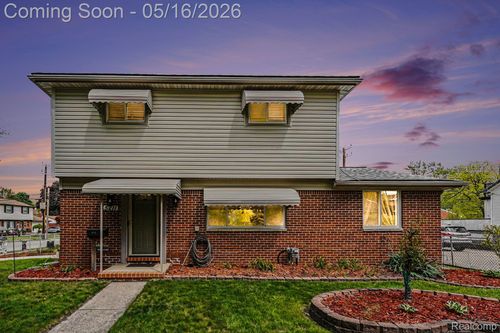 5211 Newberry St, Wayne, MI, 48184-2308 | Card Image