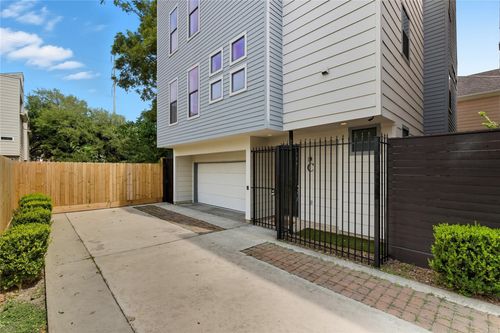 c-3013 Polk St, Houston, TX, 77003-4628 | Card Image