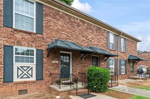 5621 Kingsport Dr, Sandy Springs, GA, 30342-4628 | Card Image