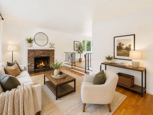 91 Old Post Rd, Sharon, MA, 02067-2818 | Card Image