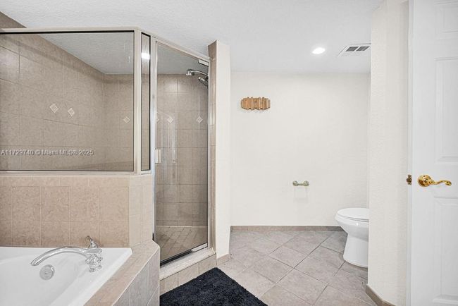 APT-703 - 1501 E Broward Blvd, Condo with 3 bedrooms, 2 bathrooms and null parking in Fort Lauderdale FL | Image 16