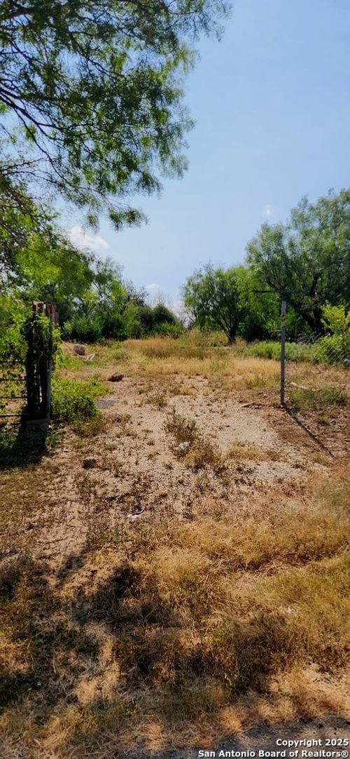 6834 Calle Briseno, San Antonio, TX, 78252-1908 | Card Image