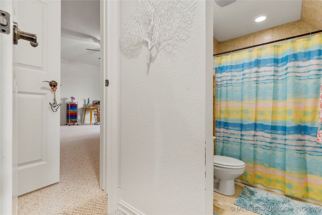 upstairs second bathroom | Image 44