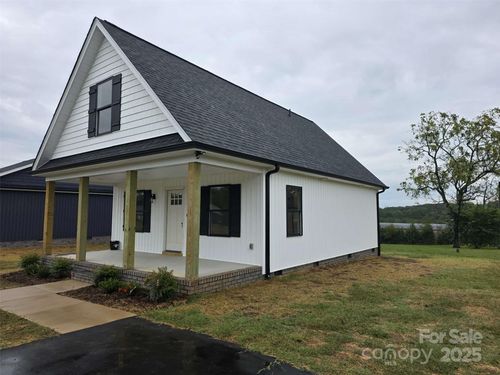 200 N Center St, Hildebran, NC, 28637-8367 | Card Image