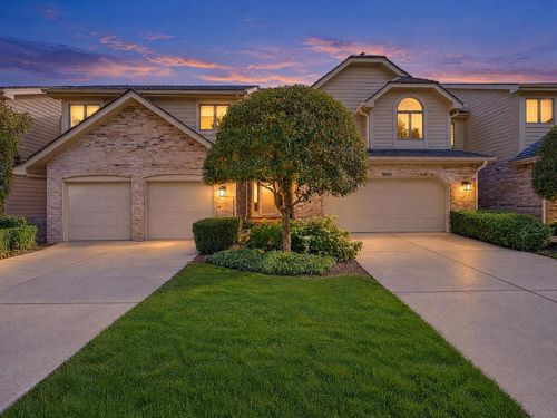 8521 Thistlewood Ct, Darien, IL, 60561-8408 | Card Image