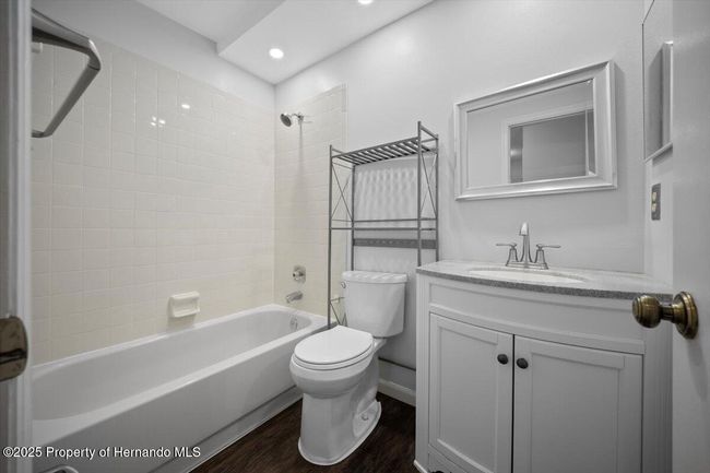 Secondary Bathroom | Image 7