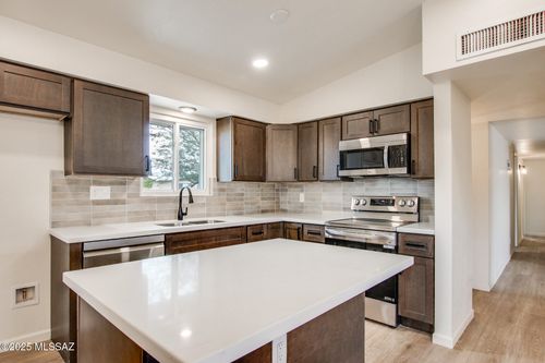 9054 E 25th Street, Tucson, AZ, 85710 | Card Image