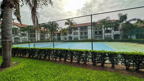 12-11-530 S Park Rd, Hollywood, FL, 33021-8596 | Card Image