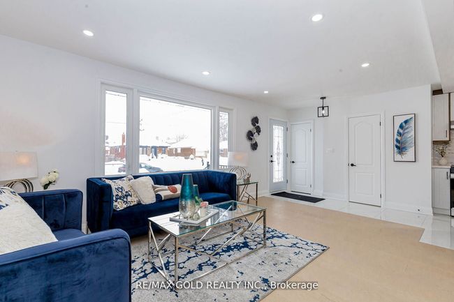 1362 Pharmacy Ave, House other with 5 bedrooms, 3 bathrooms and 3 parking in Scarborough ON | Image 6