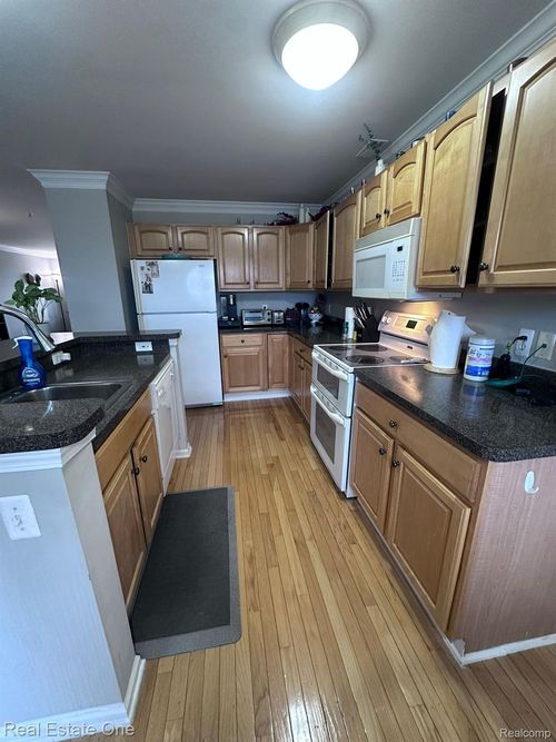 4-2736 Barclay Way, Ann Arbor, MI, 48105-9458 | Card Image