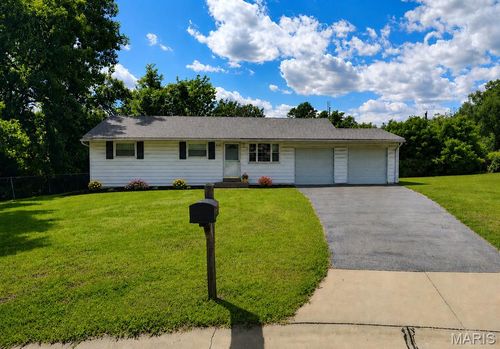111 Churchill Ct, Maryland Heights, MO, 63043-1907 | Card Image