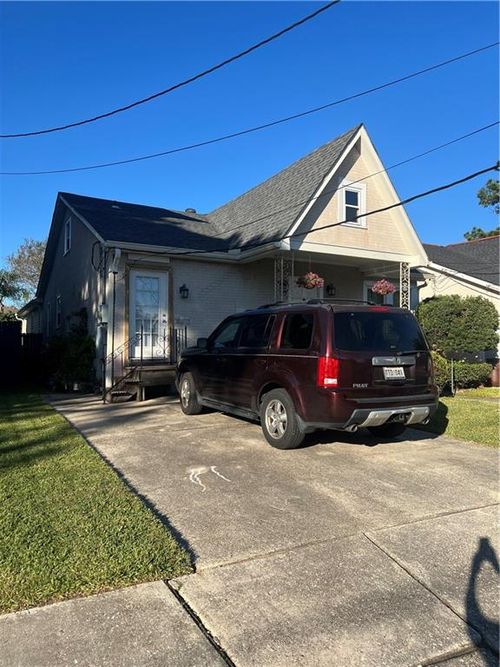 881 Hildago Street, New Orleans, LA, 70124 | Card Image