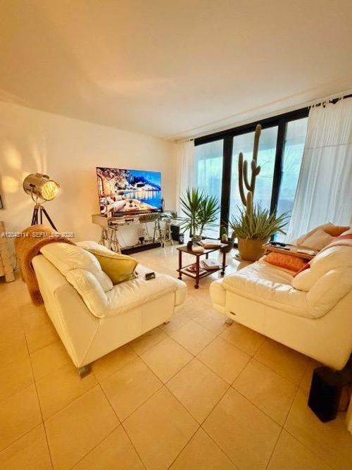 12c-19667 Turnberry Way, Aventura, FL, 33180-2576 | Card Image