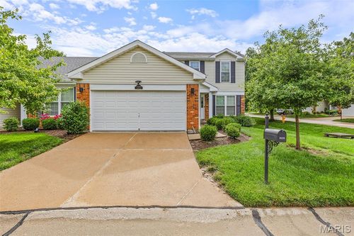10259 Highbury Ln, Saint Louis, MO, 63123-7370 | Card Image