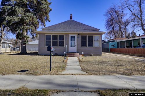 421 S 4th Street, Douglas, WY, 82633 | Card Image