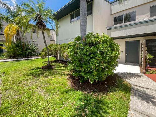1052 Longfellow Cir, SARASOTA, FL, 34243-1207 | Card Image