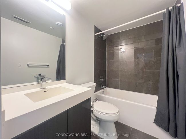 1733 - 251 Jarvis St, Condo with 2 bedrooms, 1 bathrooms and 1 parking in Toronto ON | Image 12