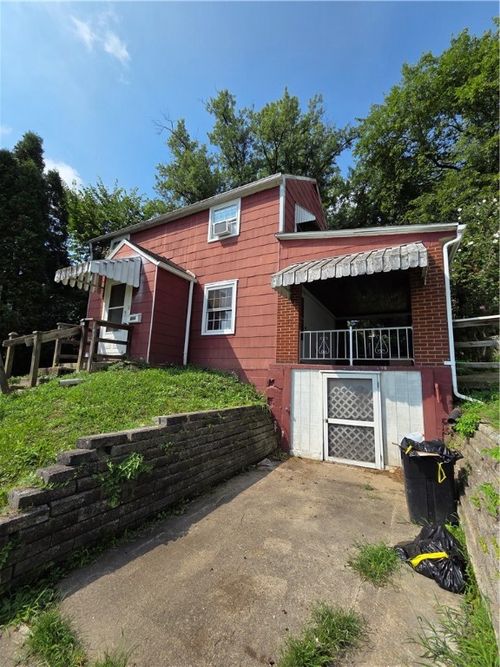 956 Jefferson Dr, Clairton, PA, 15025-1118 | Card Image
