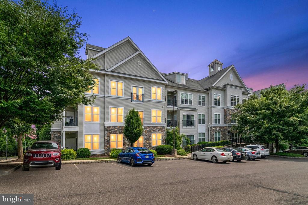 Lydia Hollow Dr, Glen Mills, PA 19342