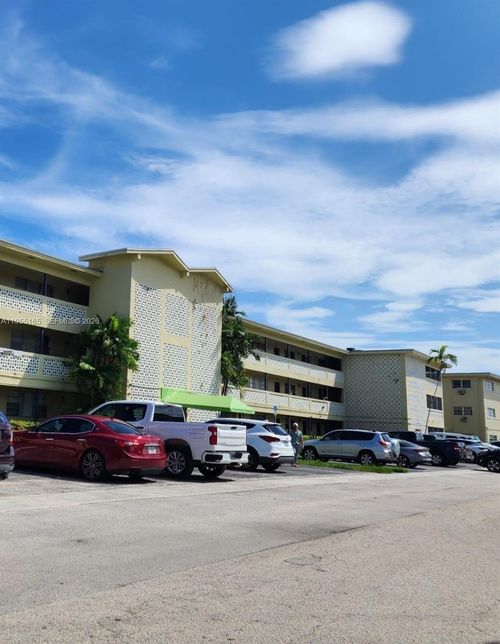 apt-10-11960 Ne 19th Dr, North Miami, FL, 33181-2823 | Card Image