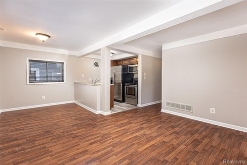 22304 Maple St, Saint Clair Shores, MI, 48081-3742 | Card Image