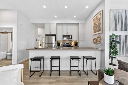 101-255 Les Jardins Pk Se, Calgary, AB, T2C5W9 | Card Image