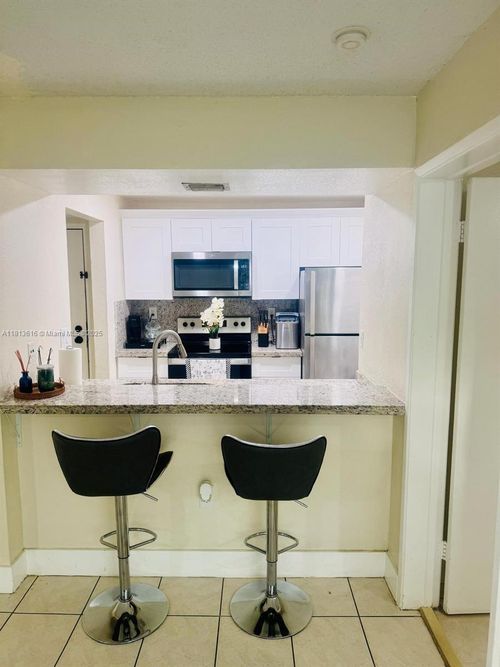apt-d108-7035 Nw 186th St, Hialeah, FL, 33015-3179 | Card Image