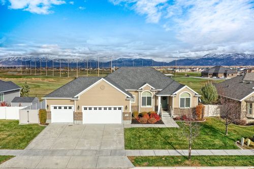 11-2444 N Hooded Crane Cir, Clinton, UT, 84015-8307 | Card Image