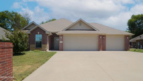 1021 Chesterfield Dr, Webb City, MO, 64870-8251 | Card Image