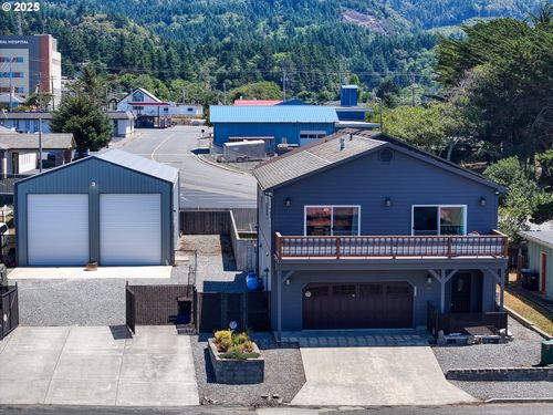 29595 Pacific St, Gold Beach, OR, 97444-8728 | Card Image