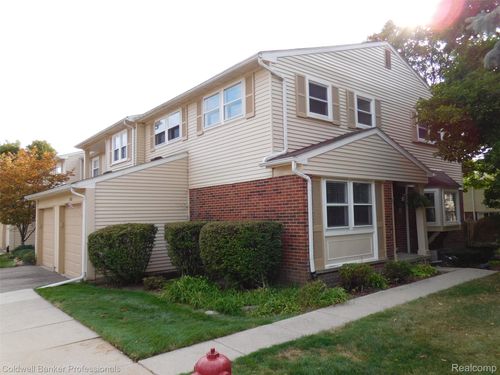 1500 Brentwood Dr, Troy, MI, 48098-2713 | Card Image