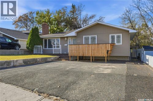 1314 Henleaze Ave, Moose Jaw, SK, S6H3W2 | Card Image