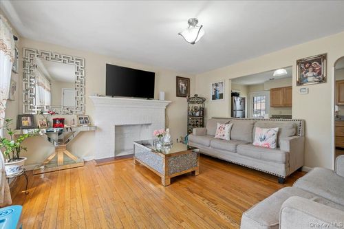 316 S 3rd St, Lindenhurst, NY, 11757-4834 | Card Image