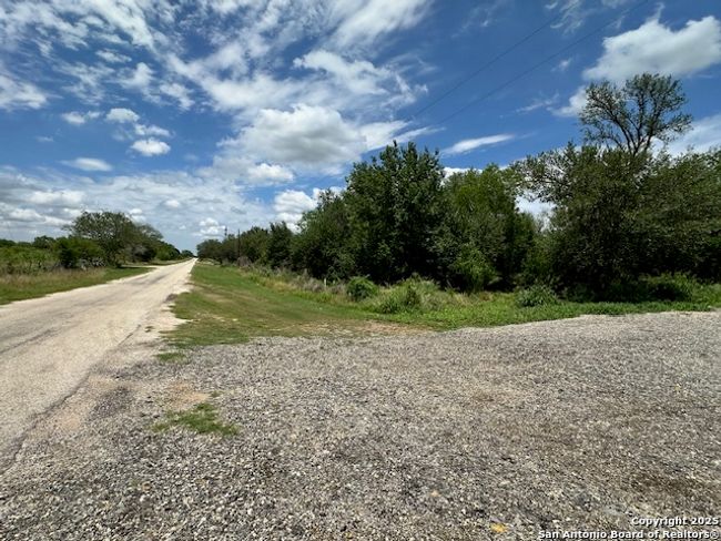7527 N State Highway 16, Home with 3 bedrooms, 2 bathrooms and null parking in Poteet TX | Image 11