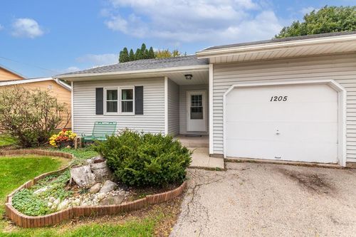 1205 Louisa St, Watertown, WI, 53098-1113 | Card Image