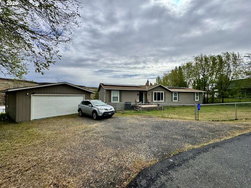 330 Krameria Ct, Arlington, OR, 97812-2055 | Card Image