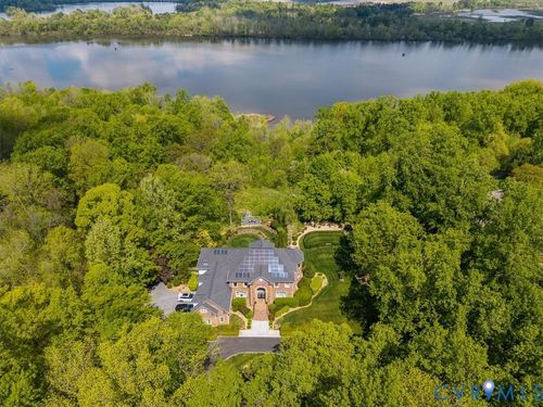 402 Rivers Bend Cir, Chester, VA, 23836-2558 | Card Image