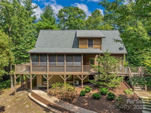 224 Corsica Ln, Saluda, NC, 28773-8899 | Card Image