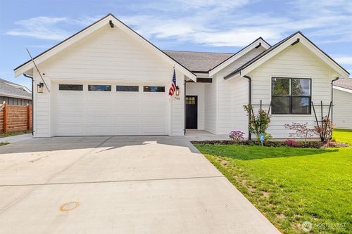 706 E 4th St, Nooksack, WA, 98276-2111 | Card Image