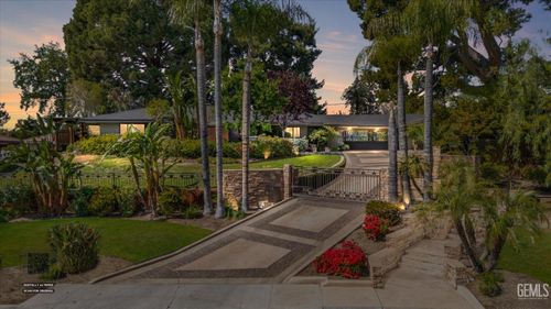 1812 Country Club Dr, Bakersfield, CA, 93306-3808 | Card Image