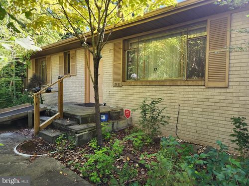 18933 Barnette Cir, TRIANGLE, VA, 22172-2138 | Card Image
