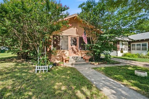 1307 S Seaman St, Eastland, TX, 76448-3802 | Card Image