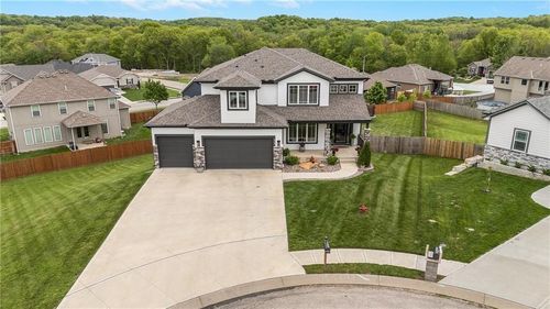 809 N Maple Ct, Lone Jack, MO, 64070-9318 | Card Image