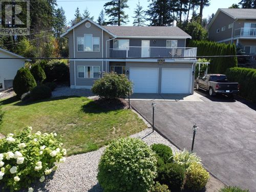 2175 Lakeview Dr, Sorrento, BC, V0E2W2 | Card Image