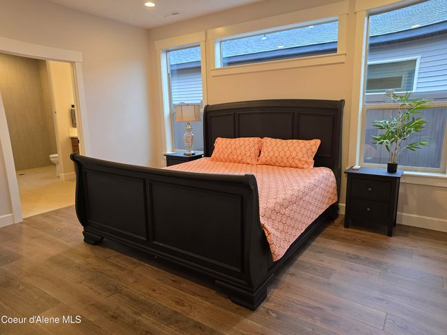 Master Bedroom | Image 8