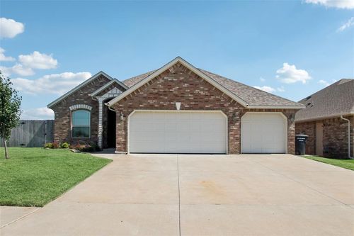 1101 Ne 33rd Ter, Moore, OK, 73160-2724 | Card Image