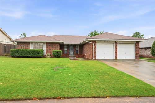1332 Ne 19th Place, Moore, OK, 73160 | Card Image