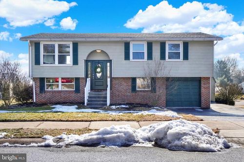 109 Maplewood Dr, DOVER, PA, 17315-1331 | Card Image