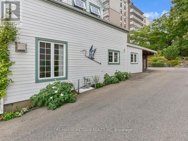 92 Water St E, House other with 2 bedrooms, 3 bathrooms and 2 parking in Brockville ON | Image 39